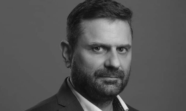 Dr. Dévavári Zoltán Magyar Arany Érdemkeresztben részesült