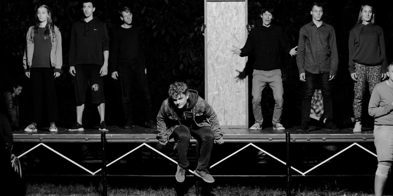 <span class="entry-title-primary">„Van-e létjogosultsága a játékosság nélküli hétköznapoknak?”</span> <span class="entry-subtitle">Gőzerővel készül idei turnéjára a Tanyaszínház</span>