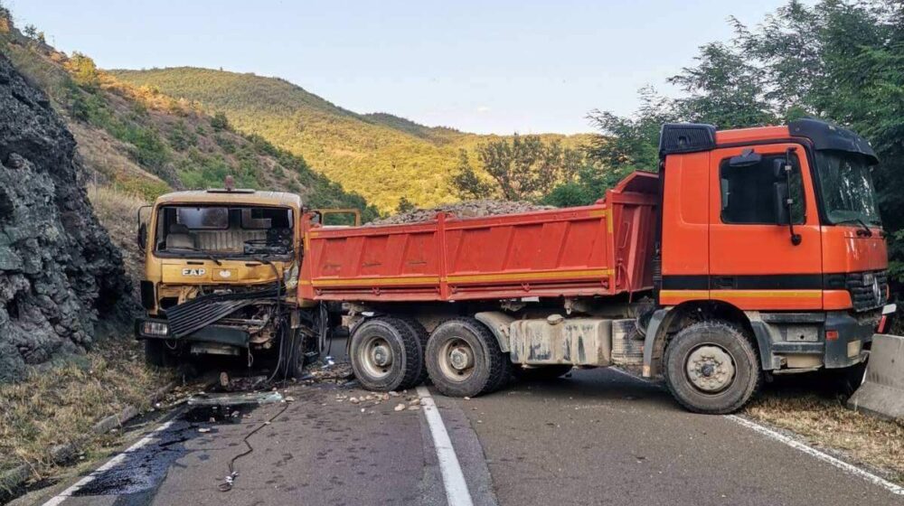 Elbontották a barikádokat Koszovóban