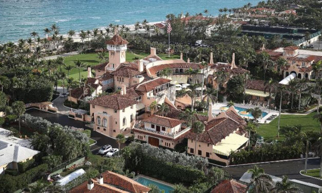 <span class="entry-title-primary">Házkutatás Trump luxusbirtokán</span> <span class="entry-subtitle">Ahogy az egy jogállamban történik</span>