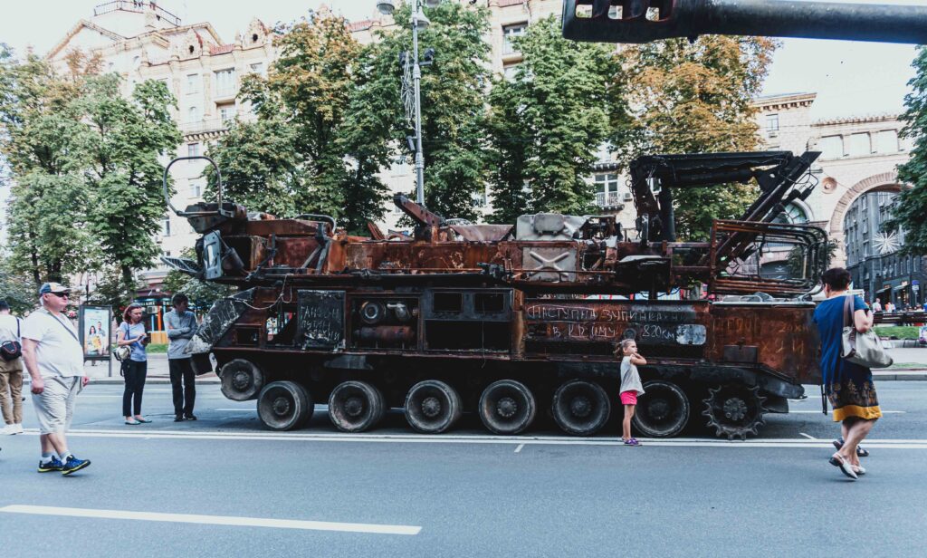 Orosz harci jármű maradványai a függetlenség napi „díszszemlén" Kijevben (Fotó: Shutterstock)