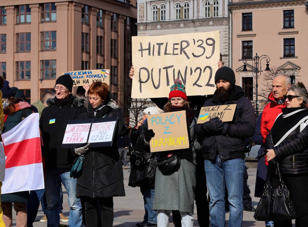 Tüntetés az orosz agresszió ellen Krakkóban, 2022. február végén (Fotó: Shutterstock)