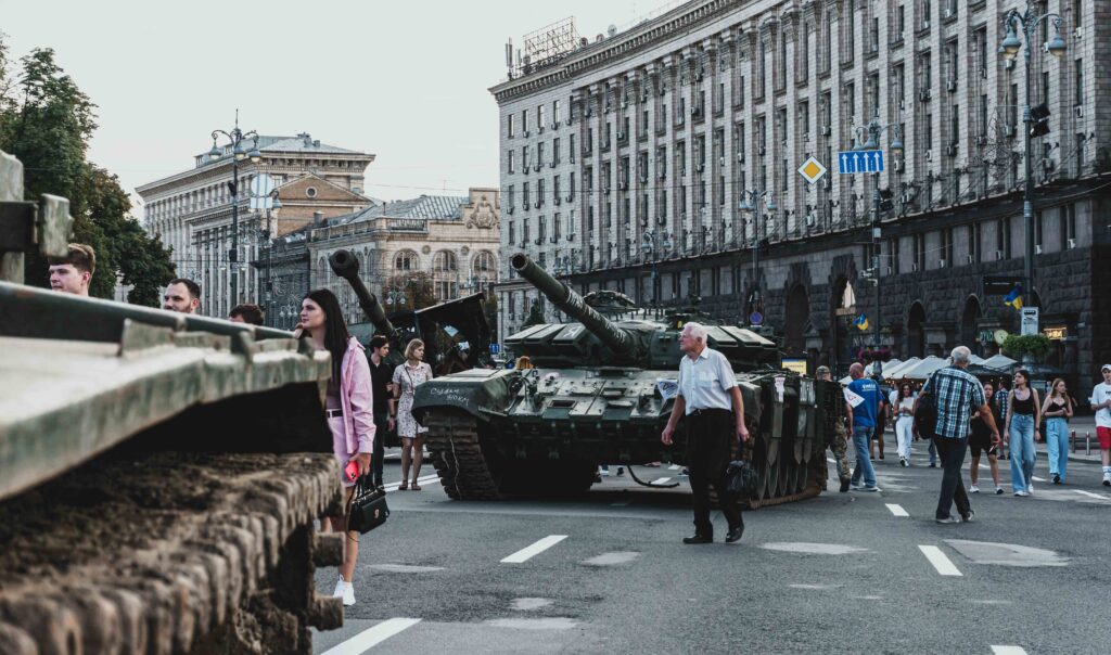 Függetlenség napi kiállítás a kilőtt orosz tankokból. Kijev, 2022. augusztus 24. (Fotó: Shutterstock)