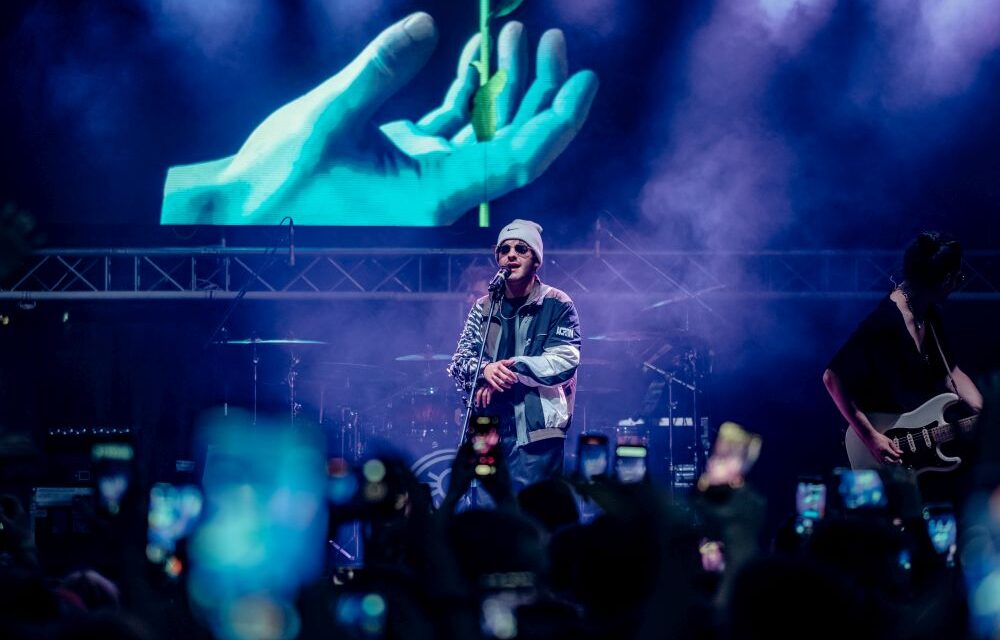 Elnézést kért Azahriah