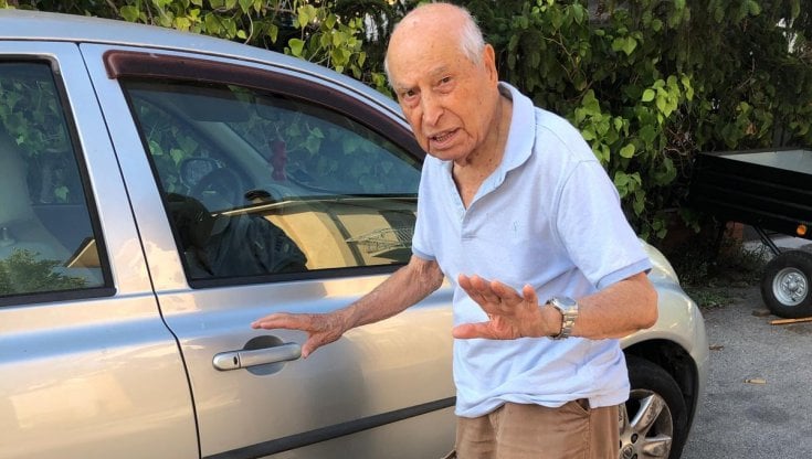 102 évesen még meghosszabbították a jogosítványát