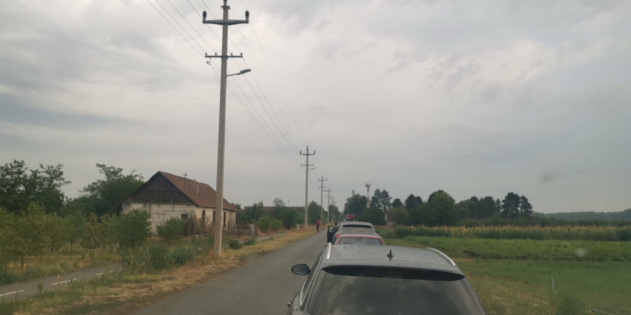 Másfél órát is várni kell Királyhalomnál, hétfőn is tömeg van a határokon