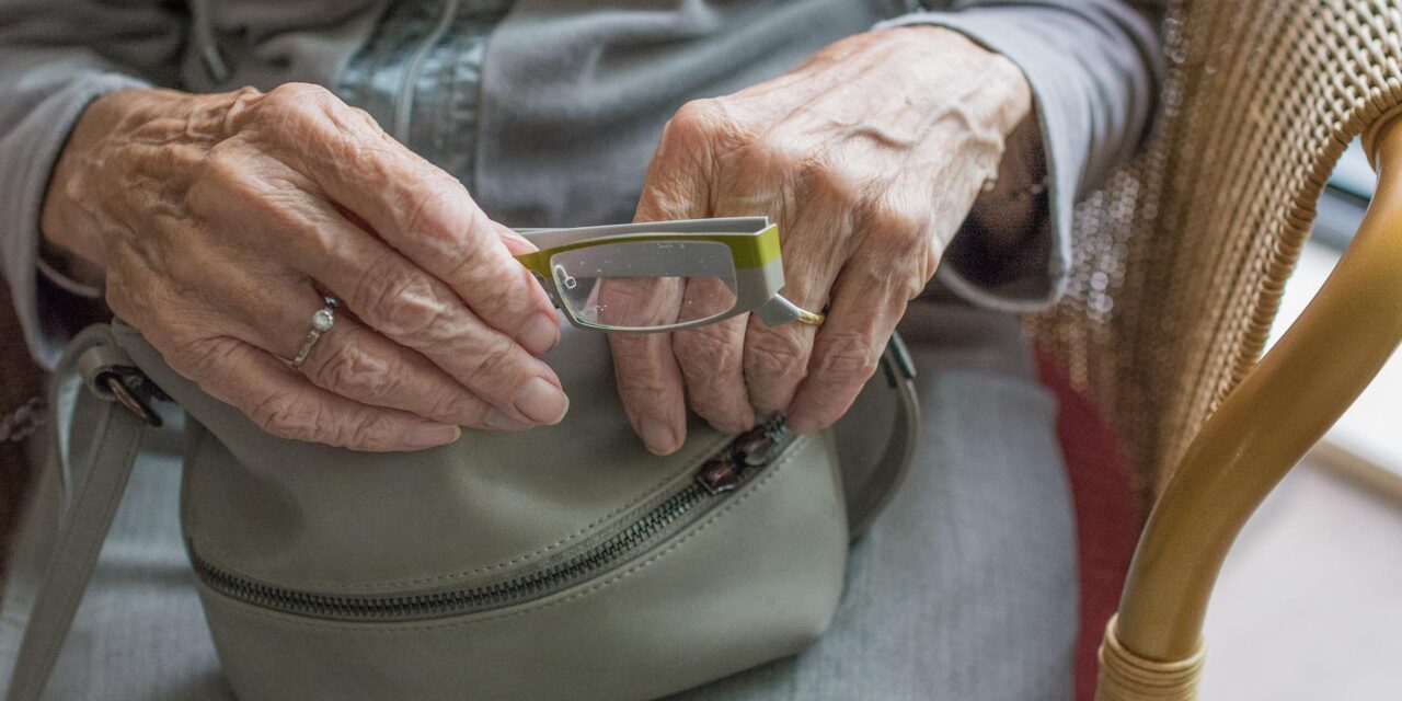 Az idősek harmada magányosan, segítség nélkül él