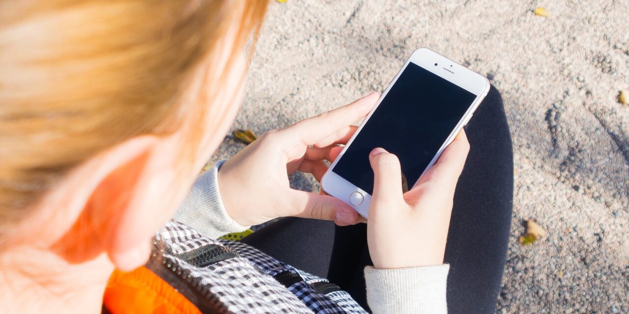 Telefon és internet nélkül nehéz a kamaszok élete