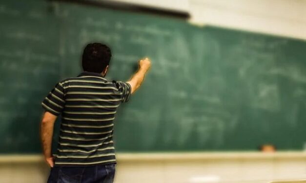 Október elsejétől fizetésemelés a tanügyben