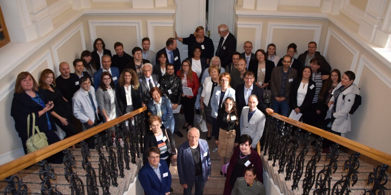 <span class="entry-title-primary">Várják a jelentkezőket a Vajdasági Magyar Tudóstalálkozóra</span> <span class="entry-subtitle">A részletekről dr. Csányi Erzsébetet, a Vajdasági Magyar Akadémiai Tanács elnökét kérdeztük</span>