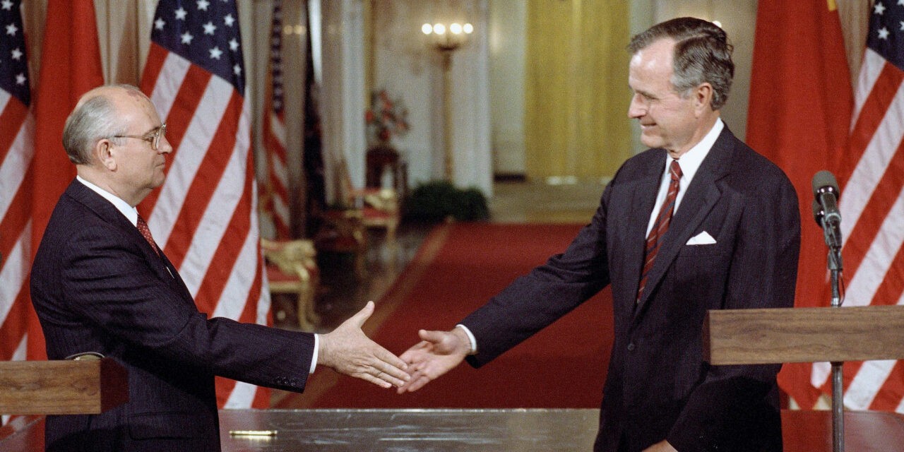 <span class="entry-title-primary">A Nobel-békedíjas „bűnbakra” emlékezve</span> <span class="entry-subtitle">Mihail Gorbacsovot világszerte ünnepelték, kivéve hazájában egyesek – Rendkívüli lapszemlénk</span>