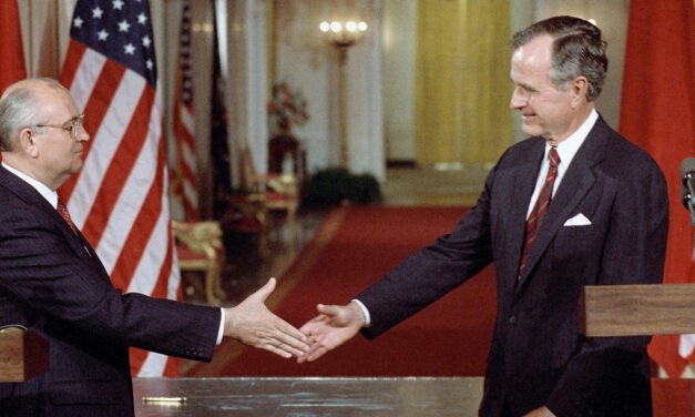 <span class="entry-title-primary">A Nobel-békedíjas „bűnbakra” emlékezve</span> <span class="entry-subtitle">Mihail Gorbacsovot világszerte ünnepelték, kivéve hazájában egyesek – Rendkívüli lapszemlénk</span>