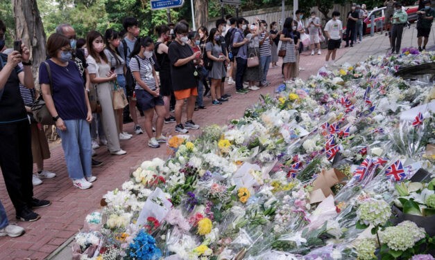 <span class="entry-title-primary">Kína és II. Erzsébet különleges kapcsolata</span> <span class="entry-subtitle">Tisztelték, de a gyarmaturalom jelképének is tekintették</span>