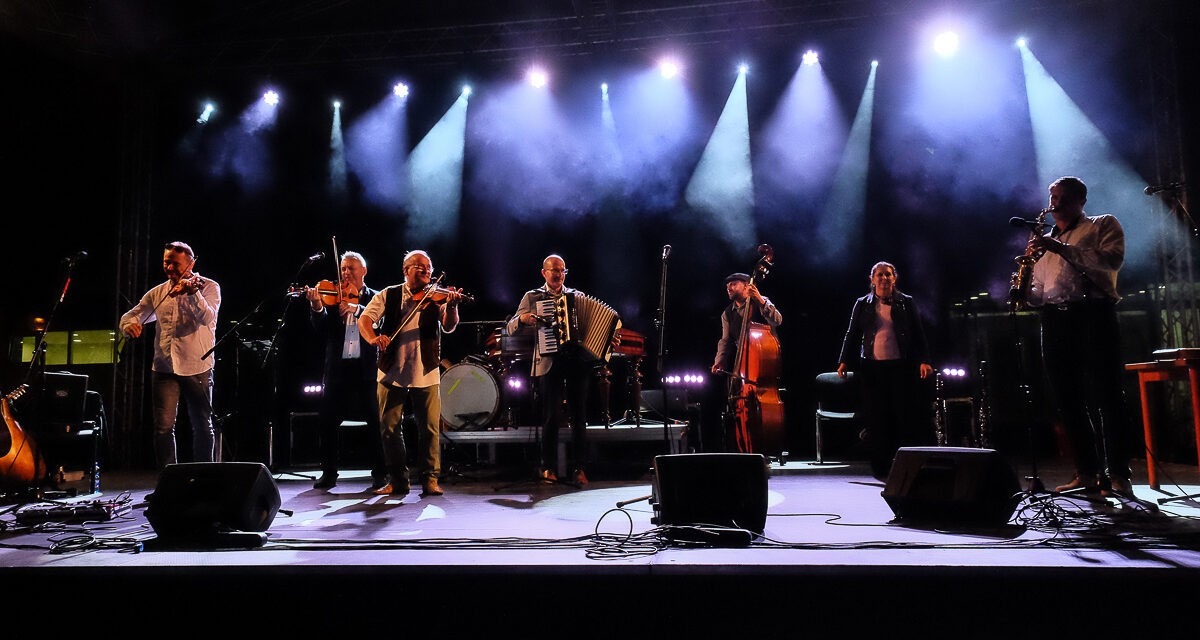 A tűzijáték után a Csík zenekar következett (fotók)