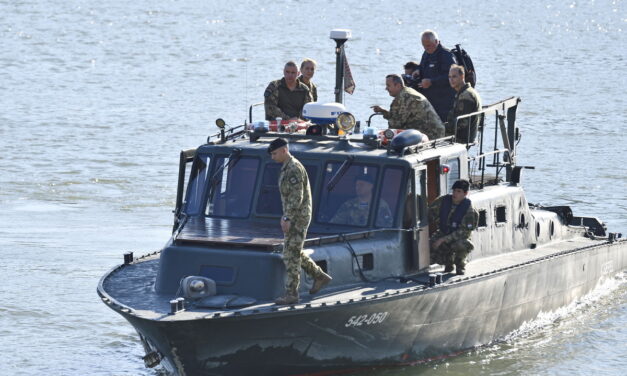 Strandolás közben feltételezett robbanóeszköz találásakor meg kell jelölni a helyszínt