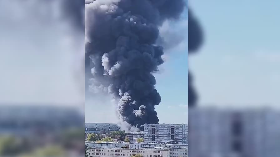 Lángol a világ legnagyobb piaca Párizsban