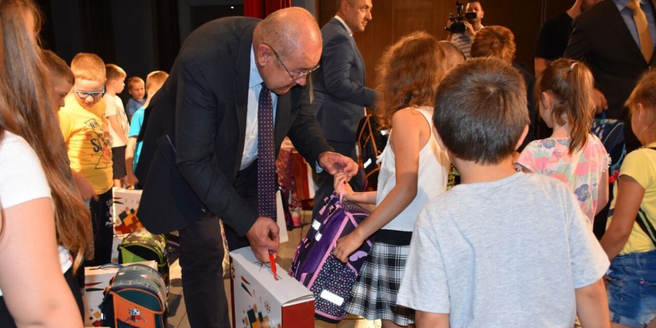 Pásztor elmondta, miért van az idén százzal kevesebb magyar elsős