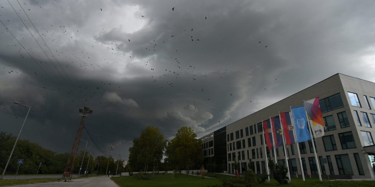 Riasztás Vajdaságban, viharos szél, jégeső lehet