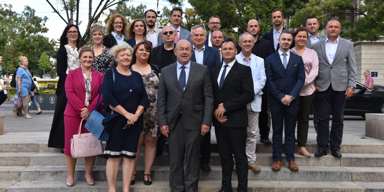 Íme, kik kerültek fel a VMSZ által összeállított Magyar Összefogás listára