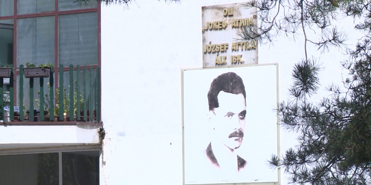 Felmondással fenyegetik az újvidéki József Attila iskola igazgatóválasztás miatt tiltakozó tanárait