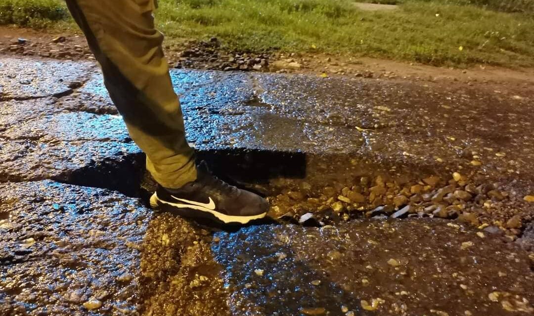 Törnek a felnik, lyukadnak az autógumik a kátyúk miatt Zentán