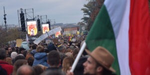 A koncertekkel tarkított tüntetésre több tízezren érkeztek