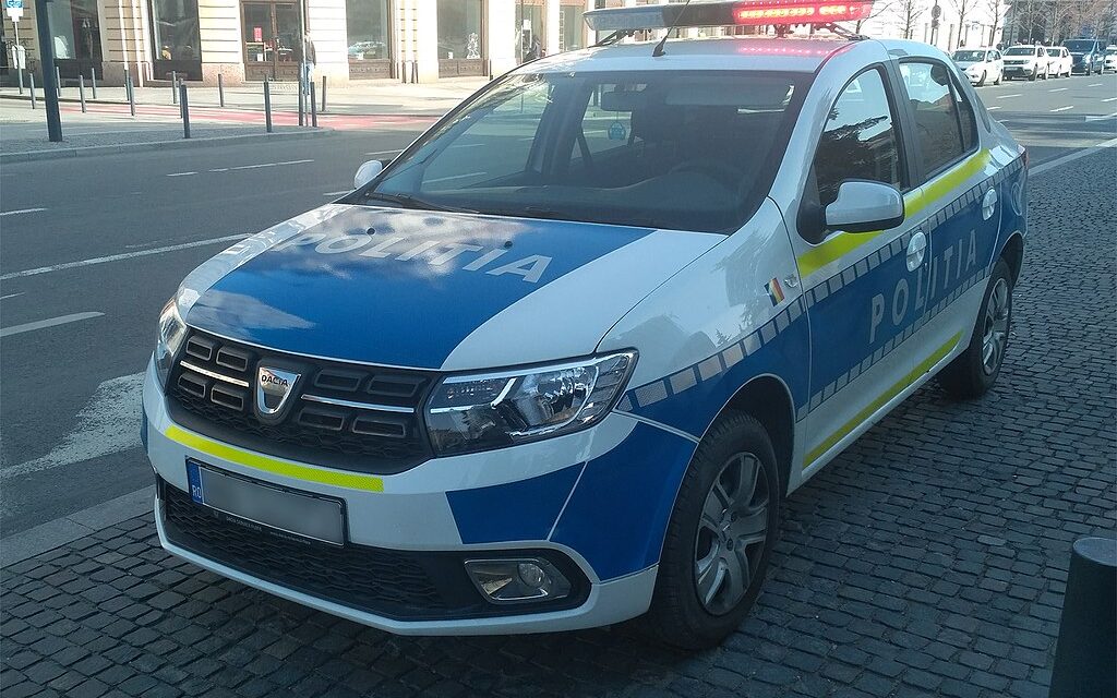 Ellopott egy rendőrautót, majd másokat igazoltatott egy részeg férfi