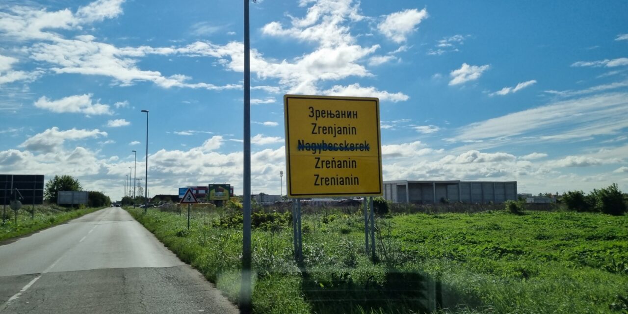 Áthúzták a magyar megnevezést Nagybecskerek bejáratánál