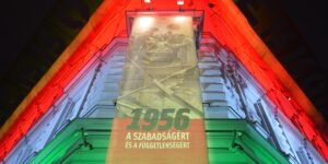 A Terror Háza esti díszkivilágításban, 2022. október 23.