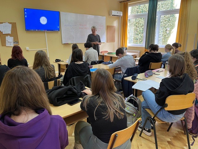 Csökkenteni kellene az osztálylétszámokat