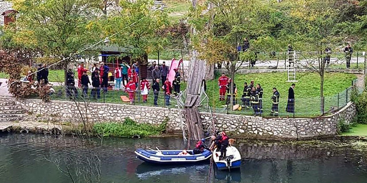 Leszakadt a függőhíd Ovčar Banján, ketten azonnal meghaltak