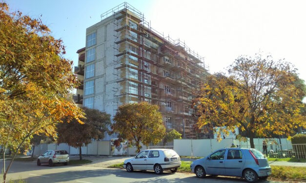 Kiköltöztették a mozgásképtelen lakókat a Gerontológiai Központ engedély nélküli épületéből