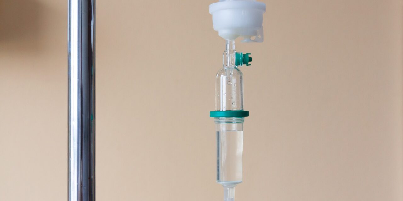 Továbbra is válságos a sérültek állapota