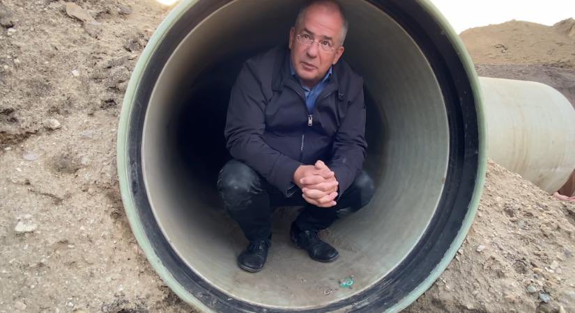 Guggoló szlávok melegítőben – ilyen Facebook-oldal is van