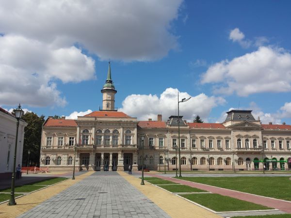 Egyetemistáknak hirdetett ösztöndíjpályázatot az óbecsei önkormányzat