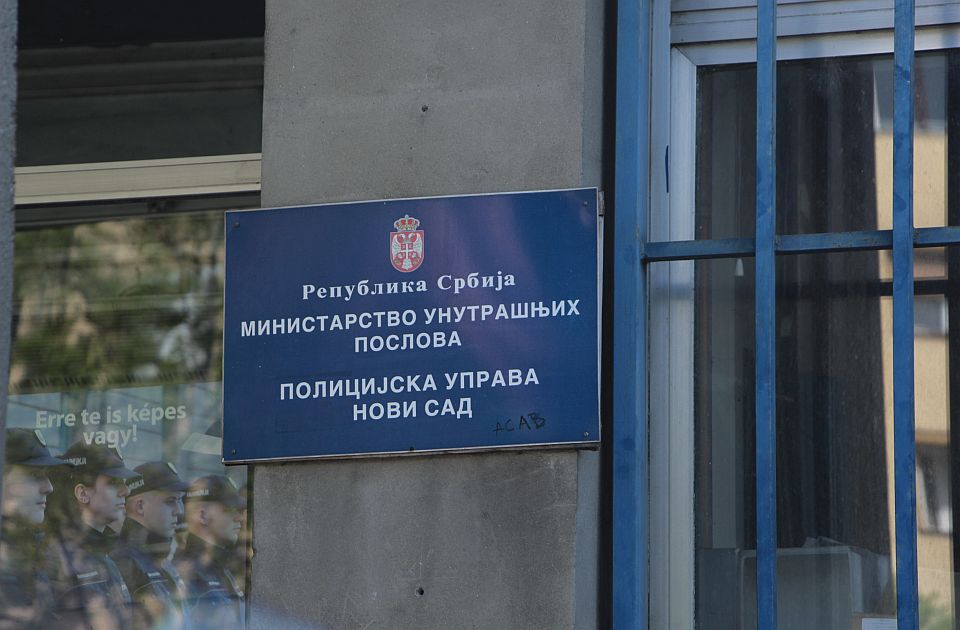 A padon feküdt egy férfi Újvidéken, kiderült, hogy meghalt