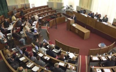 Kabaréba illő jelenetekkel kezdődött a zentai képviselő-testületi ülés