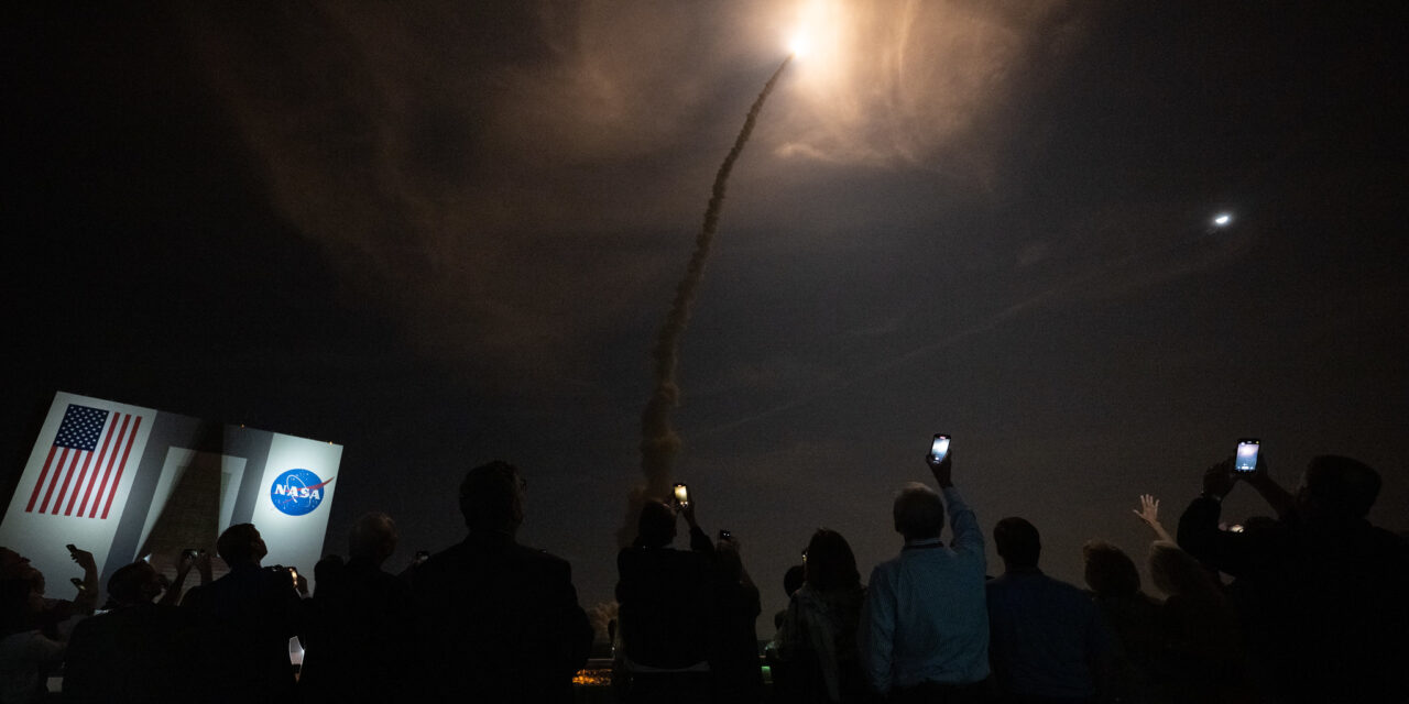 <span class="entry-title-primary">Elindult az Artemis-1</span> <span class="entry-subtitle">50 év után újra irány a Hold</span>