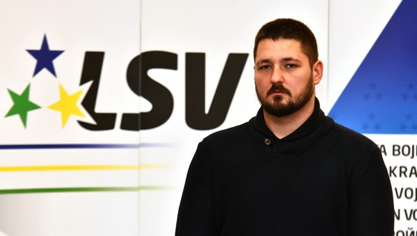 Liga: Pásztor Bálint hajtson főt az újvidéki razzia áldozatainak emléke előtt!