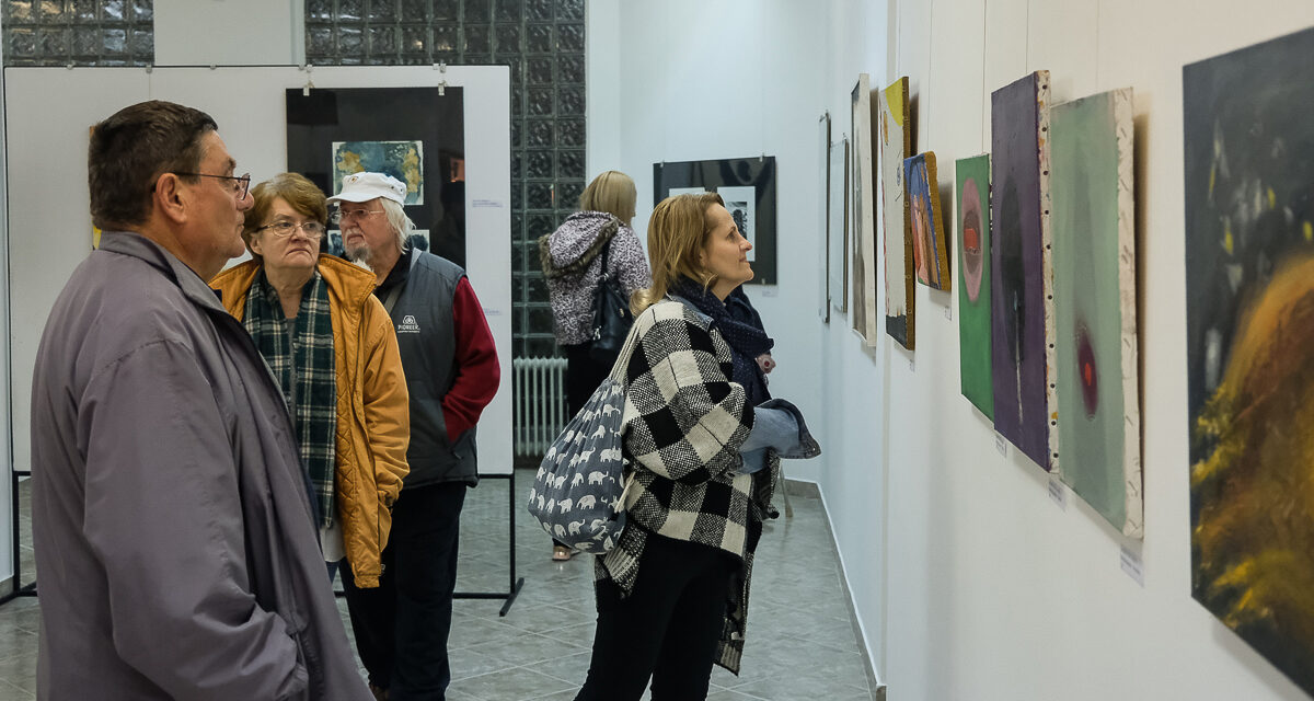 Megnyílt a Zentai Művésztelep jubileumi kiállítása (fotók)