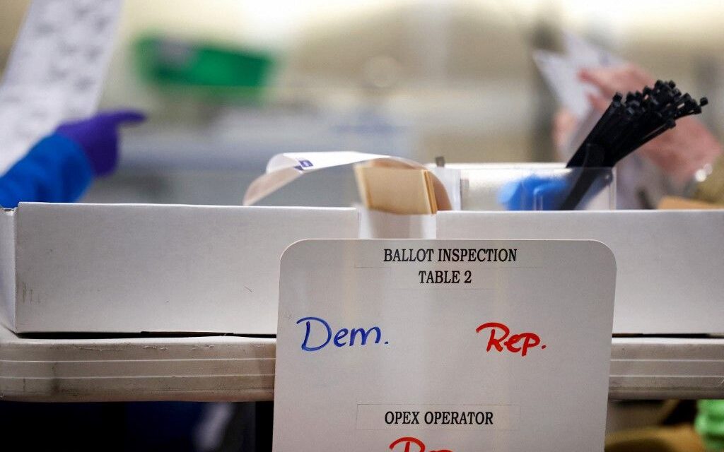 Szoros verseny az amerikai választásokon