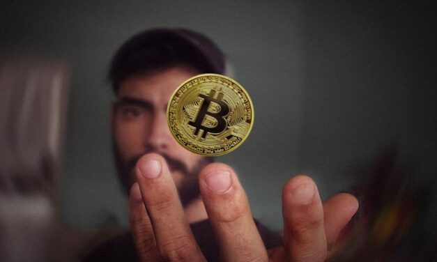 Lemondott a miniszter, miután a tárcája ajándékot fogadott el egy volt drogkereskedőtől