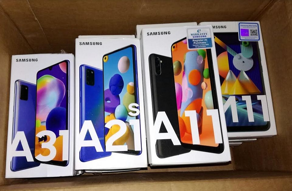 Elkobzott árut bocsát online árverésre a vámhatóság (Fotókkal)