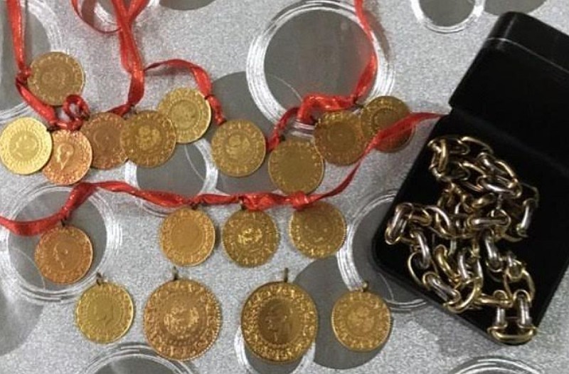 Aranyékszer, aranyrúd, dukátok és autók kerülnek árverésre (Fotók)