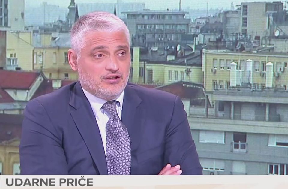 <span class="entry-title-primary">Čedomir Jovanović: Eszem ágában sincs hallgatni azokról a dolgokról, amiket tudok</span> <span class="entry-subtitle">Az LDP elnöke a hangágyú használatáról beszélt a Tanjug TV-nek, anélkül, hogy tudta volna, élőben megy az adás</span>