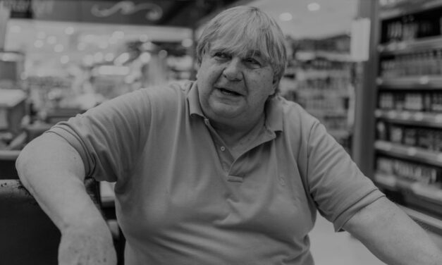 Elhunyt Csapó Gábor