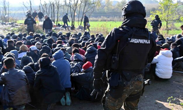 Rendőrök vertek migránsokat Zomborban, vizsgálatot indít a minisztérium