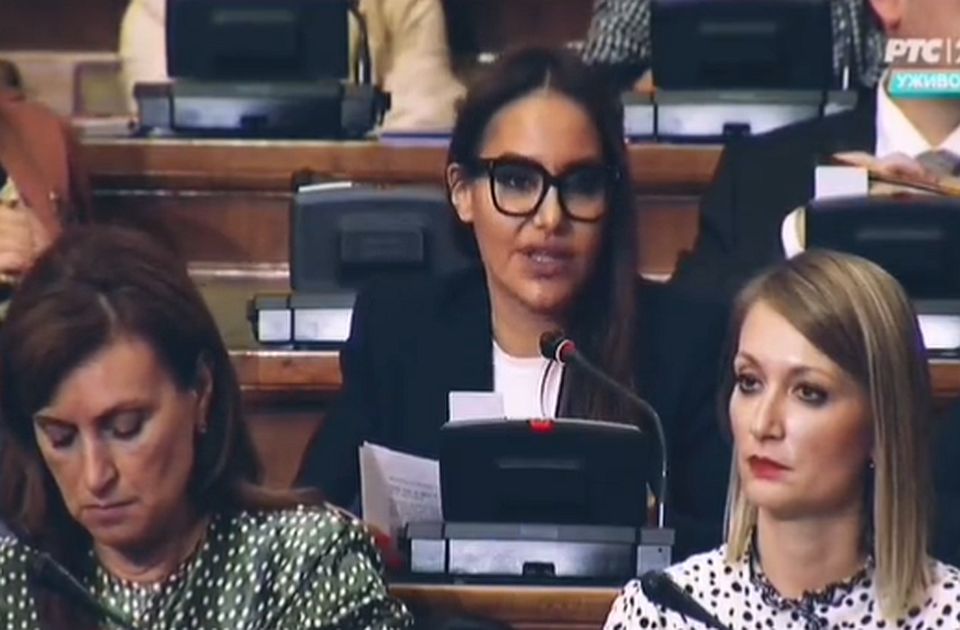 „Hogyan segíthetnénk Vučićnak, hogy élete végéig elnök maradhasson?”