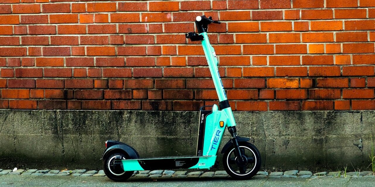 Elektromos rollerrel közlekedik? Ez önt is érinti!