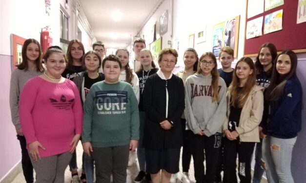 <span class="entry-title-primary">A gyerekek adnak szárnyakat</span> <span class="entry-subtitle">Az óbecsei Józsa Zsuzsanna 36 éve töretlen elhivatottsággal tanítja a magyar nyelvet és irodalmat</span>